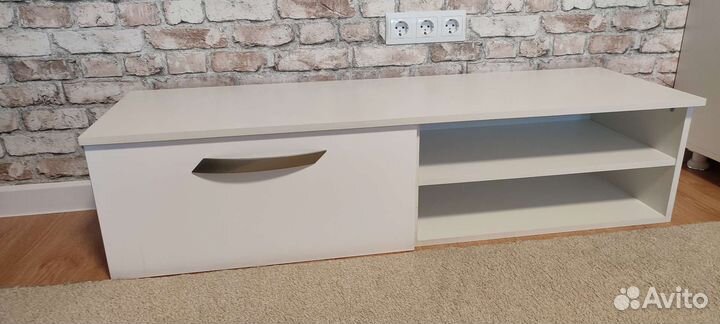 Полка настенная белая (130х40)