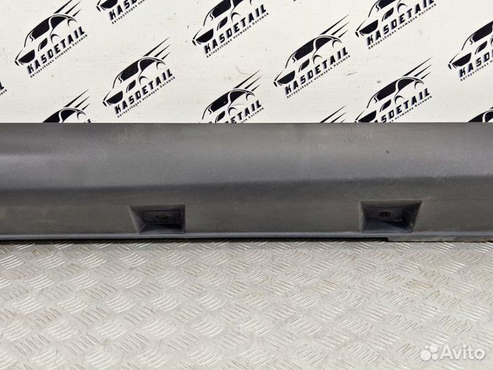 Накладка порога правая Ford Focus 3 1.6 pnda 2012