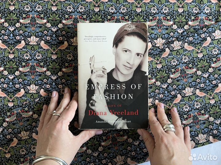 Книга Empress of Fashion: A Life of Diana Vreeland