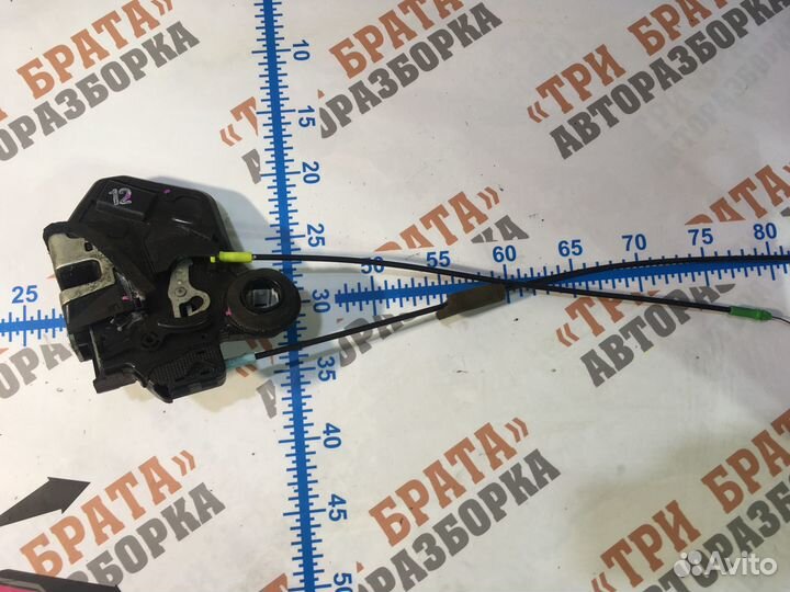 Тойота Хайлюкс Замок задней двери Лев