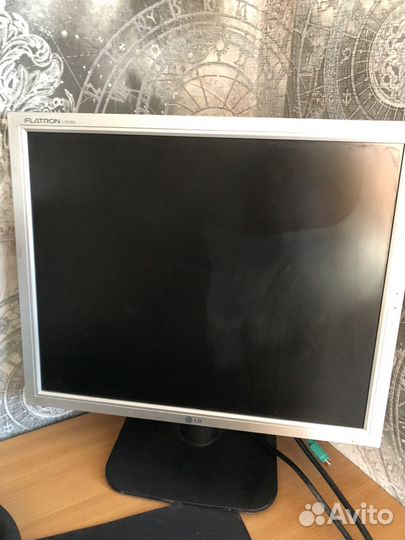 Монитор LG flatron l1750u