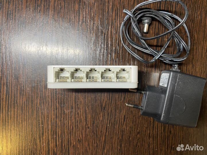 Коммутатор D-Link DES-1005A
