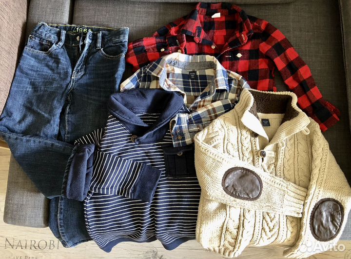 Для мальчика ветровка, джинсы, свитера и рубашки