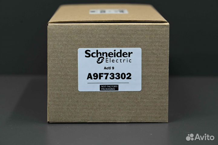 Schneider Electric A9F73302 новый, 4 шт