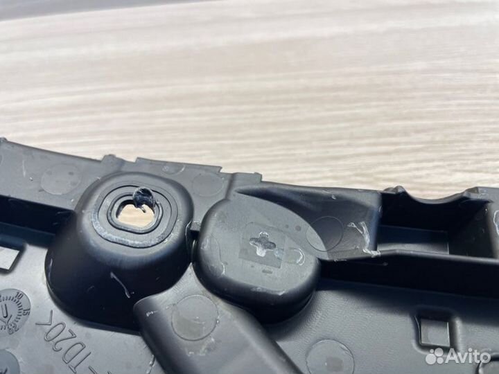 Кронштейн бампера задний правый LADA X-Ray