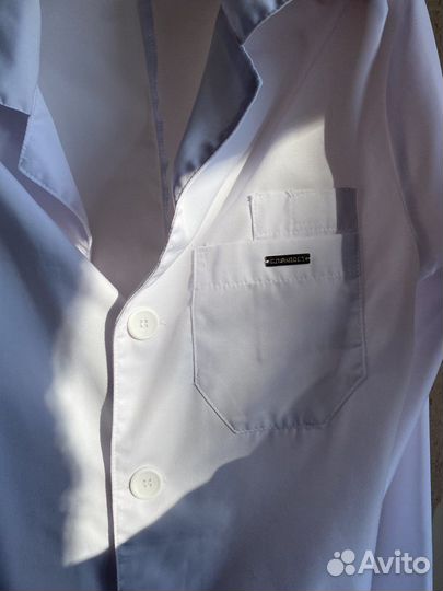 Белый медицинский халат