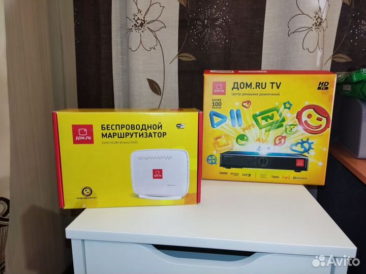 Маршрутизатор и приставка Dom.ru