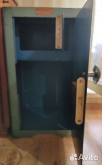 Сейф металлический