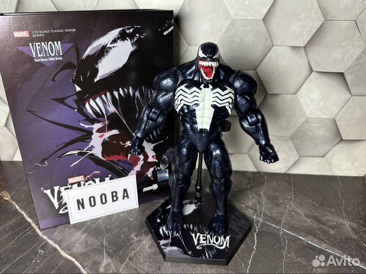 Веном фигурка
