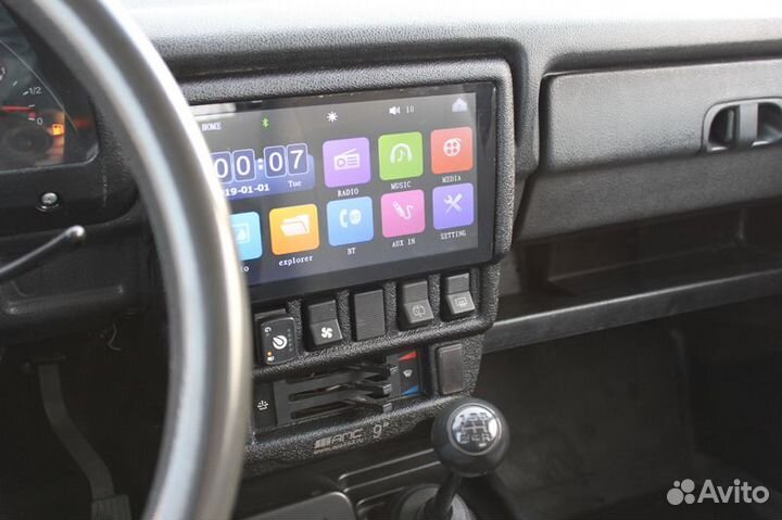 Накладка на панель Нива под магнитолу 9 дюймов