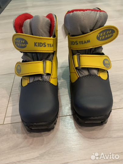 Лыжные ботинки детские 30 (новые)