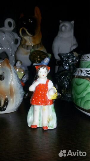 Фарфоровая статуэтка