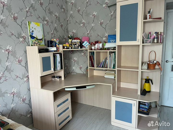 Угловой письменный стол