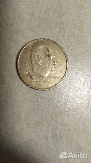 Монета 10 крон 1995 и 1996 года