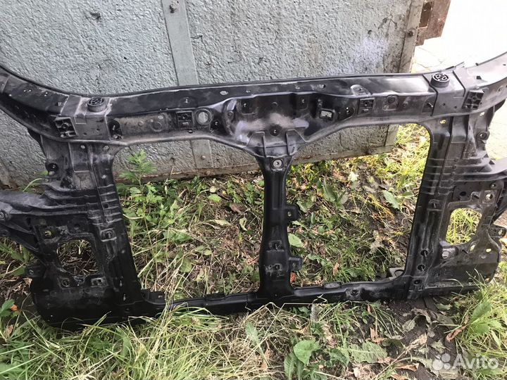 Передняя панель (телевизор) на киа кворис