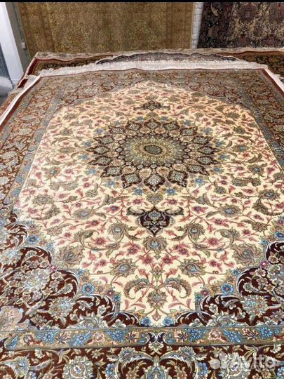 Ковер новый иранский шелковый