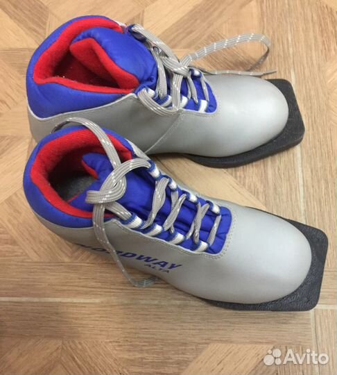 Комплект лыжи,палки,чехол и ботинки