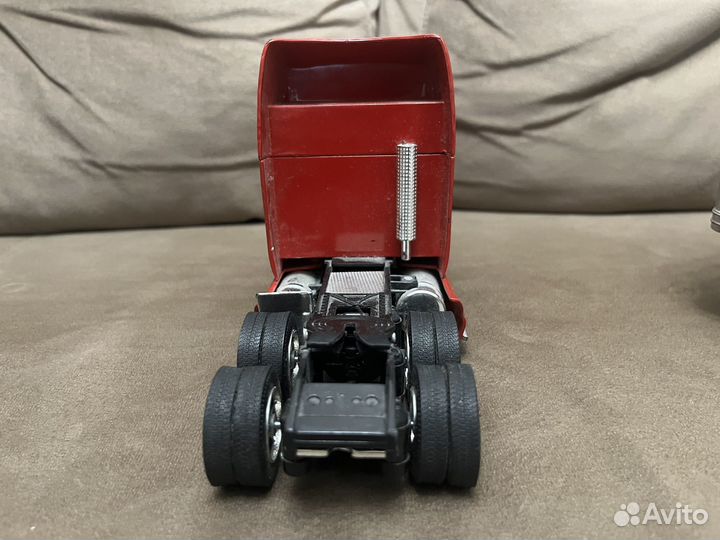 Модель kenworth 1/24