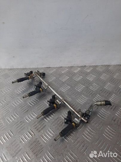 Топливная рампа Opel Astra H хэтчбэк 3 дв. 1.8