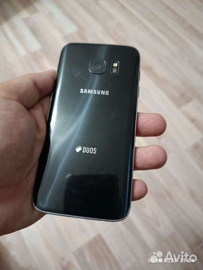 Телефон Samsung galaxy s7