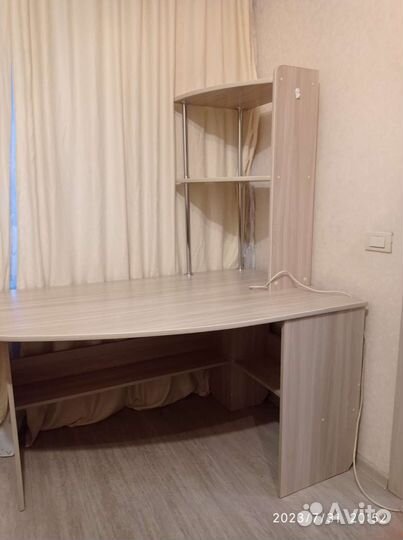 Угловой письменный стол/ компьютерный