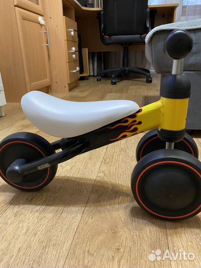 Беговел для дома от 1,5 до 2 лет