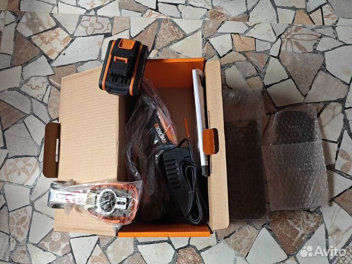 Кусторез аккумуляторный worx