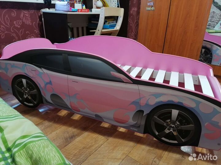 Детская кровать машина