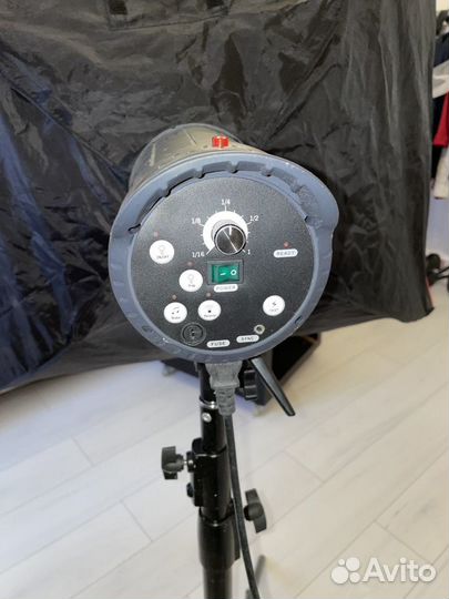 Студийная вспышка Falcon eyes de 300BW