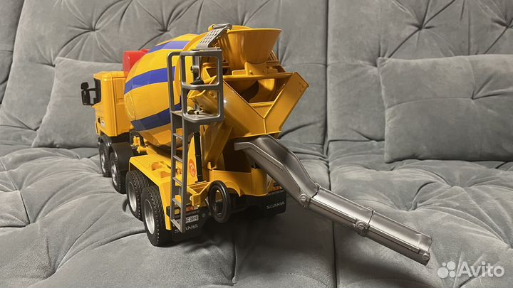 Бетономешалка bruder scania 1/16
