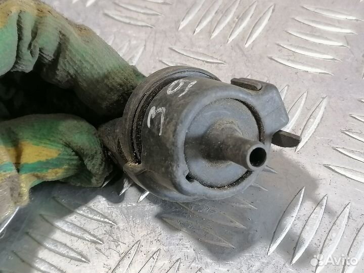 Клапан вентиляции топливного бака Volkswagen Passa