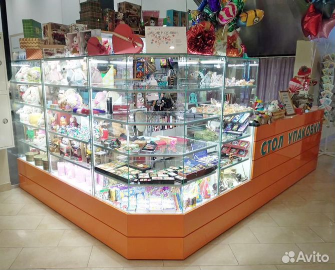 Витрина для магазина подарков