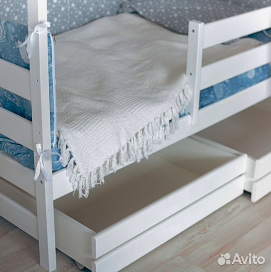 Детская кровать из массива