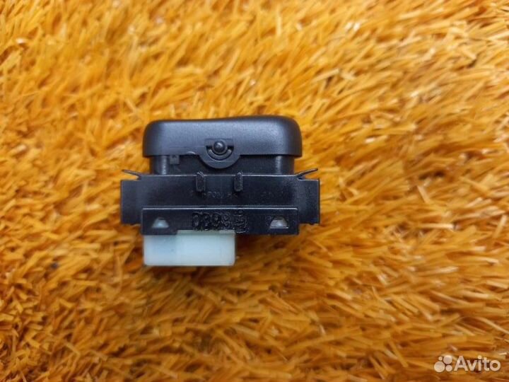 Кнопка стеклоподъемника передняя правая