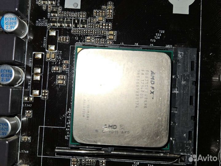 Материнская плата с процессором и памятью