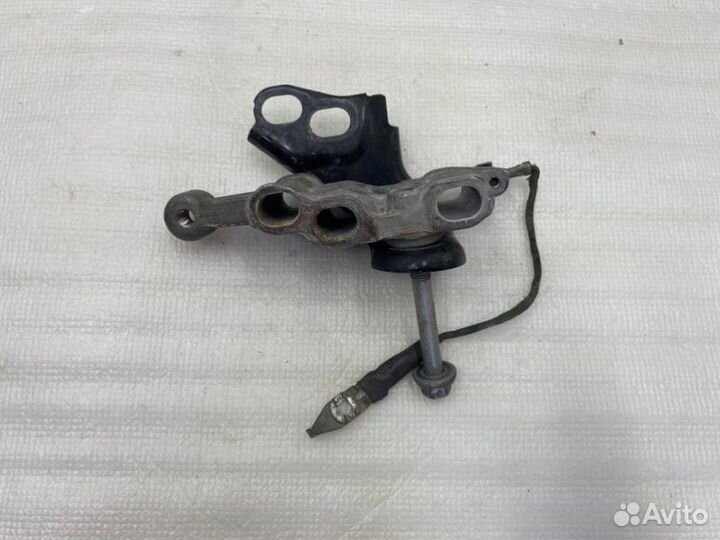 Кронштейн опоры двигателя Toyota Camry V50/V55