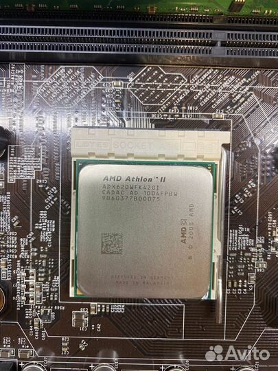 Материнская плата с процессором и памятью