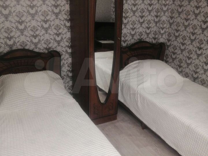 Комната 10 м² в 5-к., 1/1 эт.