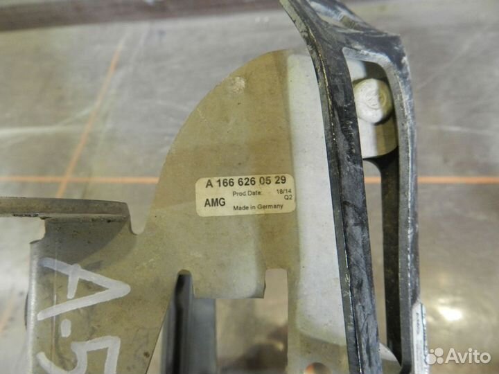 Кронштейн дополнительного радиатора- Mercedes X166