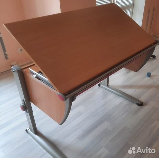 Растущая парта Moll Runner и стул Maximo Forte