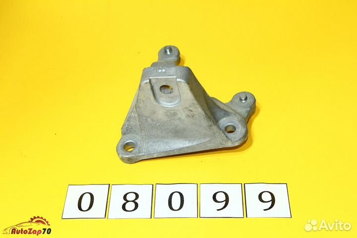 Toyota Camry (XV70) Кронштейн двигателя