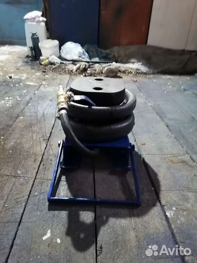 Пневмодомкрат