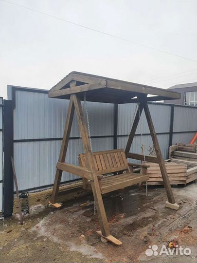 Садовые качели из дерева
