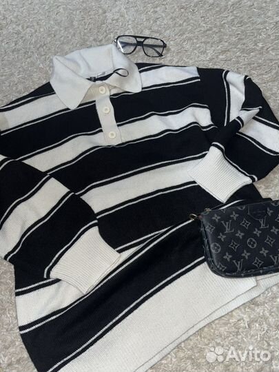 Свитер в полоску