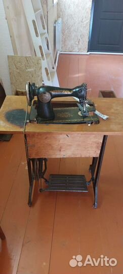 Станина швейной машины, швейная машина