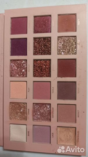 Палетка теней huda beauty new nude