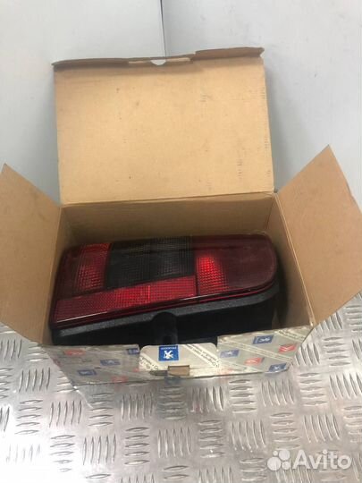 Фонарь задний левый Citroen/Peugeot 6350EE
