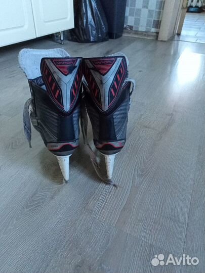 Хоккейные коньки бауэр