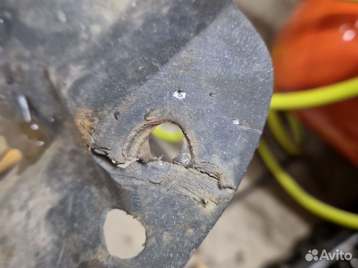 Накладка замка капота geely mk / mk cross 1.5