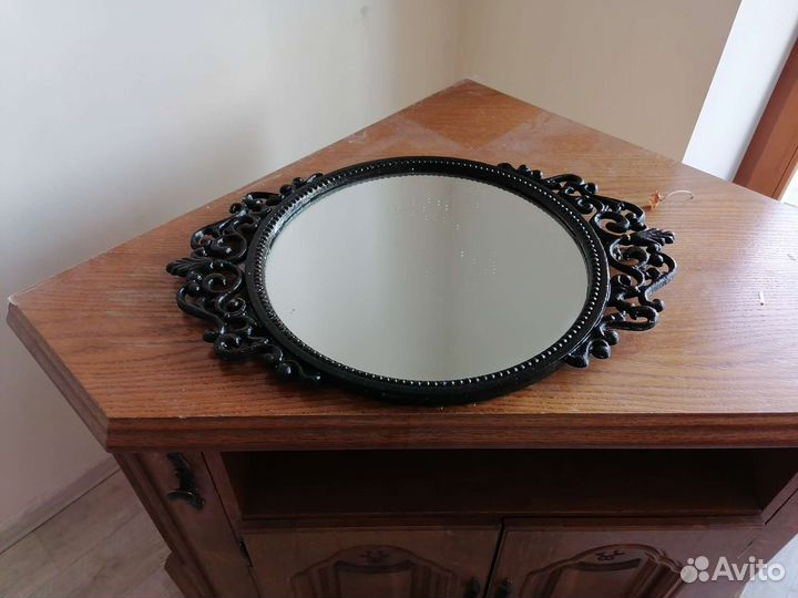 Зеркало с металлической рамкой